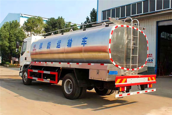 柳汽乘龙15方鲜奶运输车04.jpg