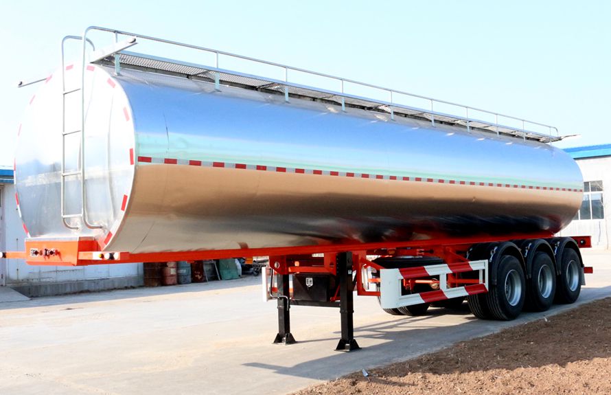 30立方半挂鲜奶运输车03.jpg